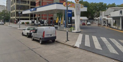 Misterio en La Plata: una urna funeraria apareció frente a un supermercado y nadie sabe de dónde salió