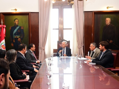 Alak se reunió con el cónsul de Perú para avanzan en una agenda común de fortalecimientos culturales y comunitarios