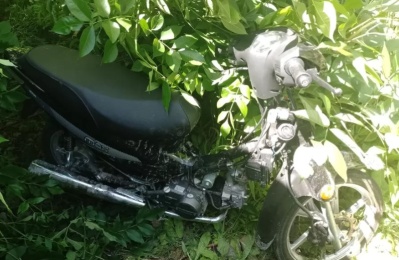Encontraron una moto abandonada en un descampado de Berisso, pero no tenía pedido de secuestro