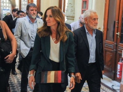 Citaron a declarar a la mujer que junto a su hija increparon a Victoria Tolosa Paz y “Pepe” Albistur en Cariló