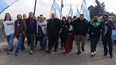Las dos CTA intimaron a Petovello y exigieron al Gobierno que revise el nuevo salario m&iacute;nimo