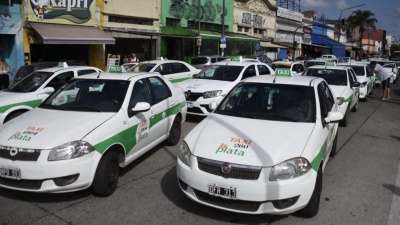 Taxistas y conductores de aplicaciones acordaron una tregua en La Plata y el lunes buscar&aacute;n sellar un acuerdo