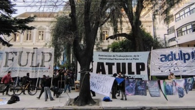 Docentes de la UNLP van al paro este mi&eacute;rcoles tras rechazarle a Milei un aumento del 3%