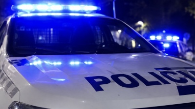Persecuci&oacute;n en La Plata: escap&oacute; de la Polic&iacute;a, cay&oacute; de la moto y salt&oacute; un muro para esconderse en una casa