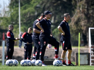 &iquest;Qu&eacute; futbolista qued&oacute; marginado en Estudiantes y cu&aacute;l es la apuesta que hace Alexander Medina?