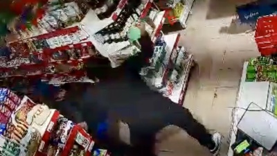 Terror en La Plata: delincuentes usaron a un nene de 8 a&ntilde;os como escudo humano en un robo y terminaron golpeados por vecinos