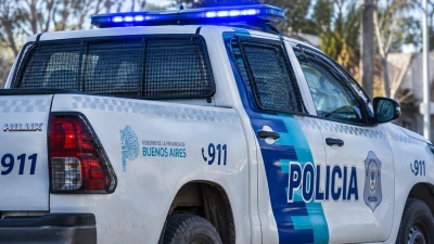 Violenta entradera en La Plata: tres delincuentes golpearon a un jubilado y escaparon con pesos, d&oacute;lares y joyas