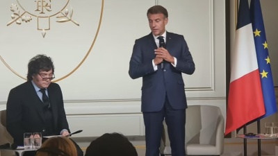Milei se reuni&oacute; con Macron en Par&iacute;s acompa&ntilde;ado por gobernadores y empresarios argentinos