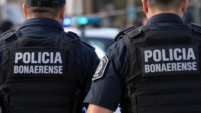 Amenazaron a una mujer en La Plata, allanaron una casa y encontraron un arsenal