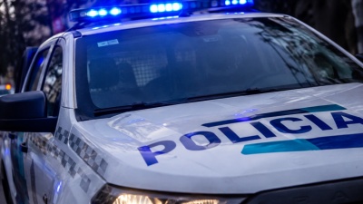 Tiene 16 a&ntilde;os, ya pas&oacute; cinco veces por una comisar&iacute;a y su madre lo entreg&oacute; a la Polic&iacute;a en La Plata