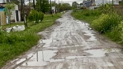 Vecinos de Altos de San Lorenzo en La Plata denuncian que viven en un pantano: &ldquo;Cuando llueve es imposible salir a trabajar&rdquo;