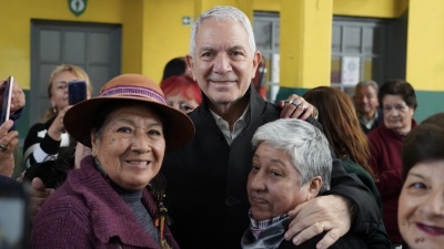 Alak celebr&oacute; el D&iacute;a del Jubilado en La Plata con m&uacute;sica, baile y reconocimientos