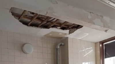 Se derrumb&oacute; parte del techo de un hospital de La Plata y denuncian que hace tres a&ntilde;os reclaman reparaciones