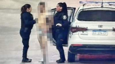 Intent&oacute; escapar de la Polic&iacute;a, se escondi&oacute; en una casa y termin&oacute; detenido en calzoncillos en Ensenada