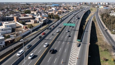 Caos en la Autopista La Plata-Buenos Aires: un corte por protesta salarial provoca kil&oacute;metros de filas