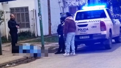 Conmoci&oacute;n en Berisso por la muerte de un trabajador municipal mientras esperaba el micro