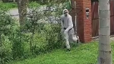 Rob&oacute; una moto en La Plata, lo encontraron cerca y vecinos quisieron hacer justicia por mano propia