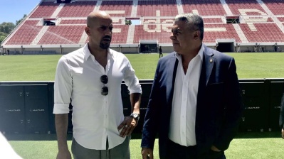 Sigue la escalada mediática de Verón contra Tapia: "Si salís campeón y ganas dos Copas América no te deberían putear"