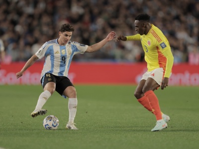Con Thiago Almada como héroe, Argentina salvó una noche complicada y empató con Colombia