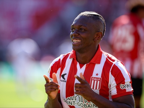 A sacar cuentas: Estudiantes volvió a jugar mal, cayó ante Argentinos y depende de un milagro para clasificar