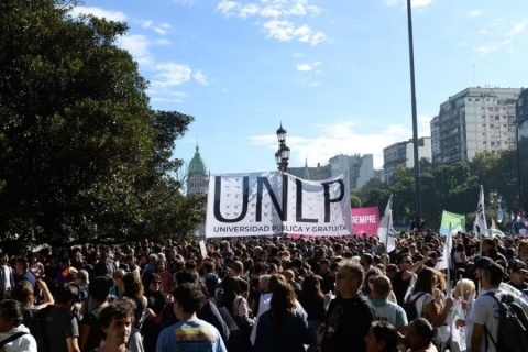 Las universidades nacionales reclaman la "inmediata convocatoria a paritarias"