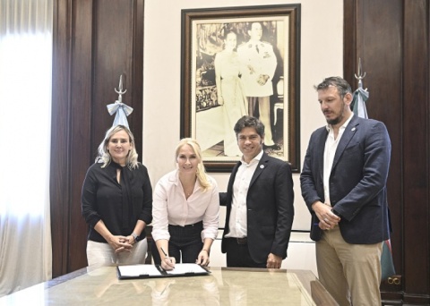 Kicillof y Cuattromo firmaron convenios entre el Banco Provincia y municipios para la compra de equipamiento