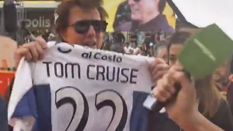 Tom Cruise recibi&oacute; la camiseta de Gimnasia en M&eacute;xico y sorprendi&oacute; con su reacci&oacute;n en espa&ntilde;ol