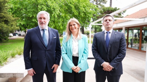 Conte-Grand encabez&oacute; en La Plata un encuentro con m&aacute;s de 60 instituciones y figuras clave de la Provincia