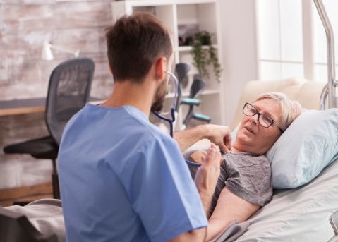 Internaciones domiciliarias: se presentó un proyecto de ley que beneficiaría a múltiples familias de La Plata