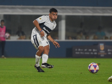 Intentó volver a Gimnasia pero la dirigencia lo descartó y ahora se reencontrará con un técnico que lo marcó