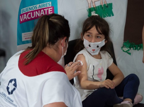 Así avanza la vacunación de menores en las escuelas de La Plata, Berisso y Ensenada