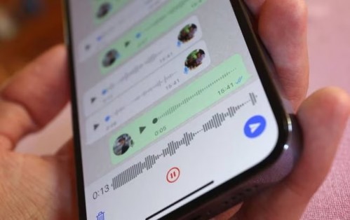 Una joven creó una App para desgrabar los audios de WhatsApp y reveló qué hace con todos los que recibe