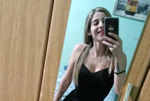 Su sobrina le preguntó el nombre de un símbolo, y su respuesta se volvió viral por no entender: "Mi nombre es Paola Argento"