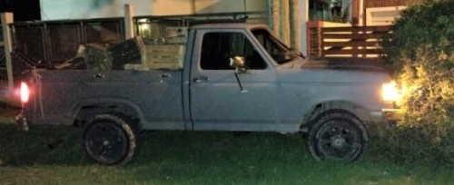 Robaron una camioneta y desencadenaron una persecución desde Los Hornos a Olmos