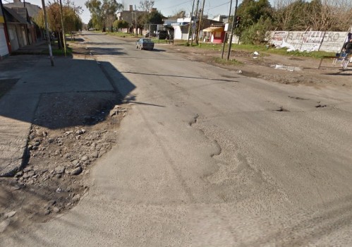 Vecinos de 60 y 155 reclamaron el arreglo definitivo de una calle que ya fue tres veces emparchada