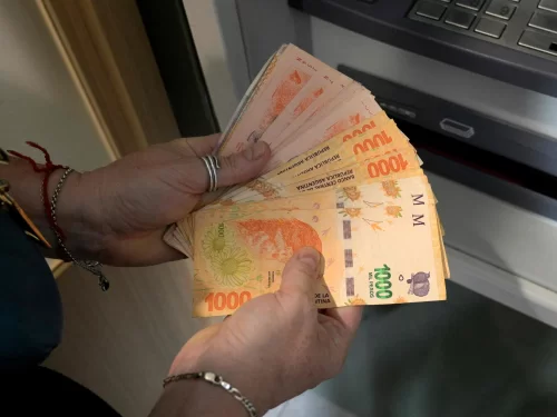 El Gobierno dará un bono de $23.000 a quienes no tengan trabajo