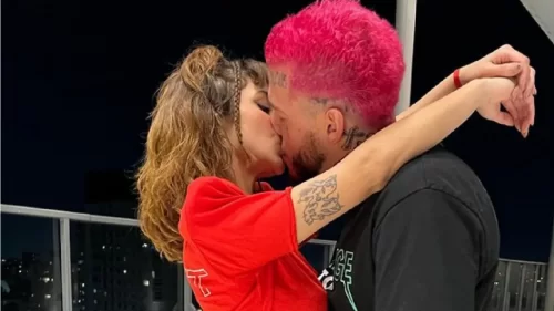 Alex Caniggia y Melody Luz se tatuaron la misma frase y mostraron su amor