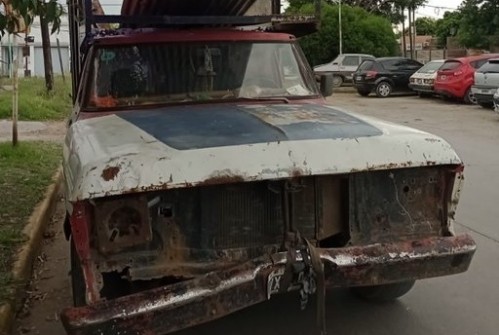 ¿Y la VTV?: la inusual camioneta que circulaba por Berisso y fue secuestrada por su deplorable estado