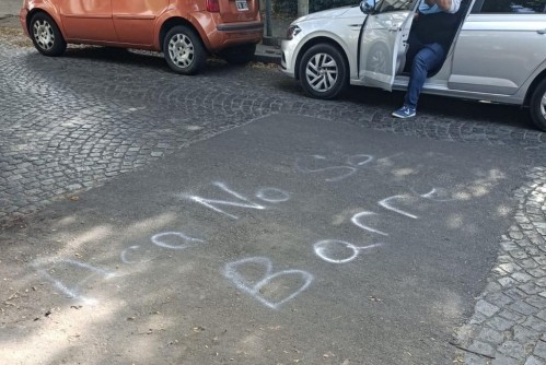"Acá no se barre", el fulminante mensaje de los vecinos de Plaza España