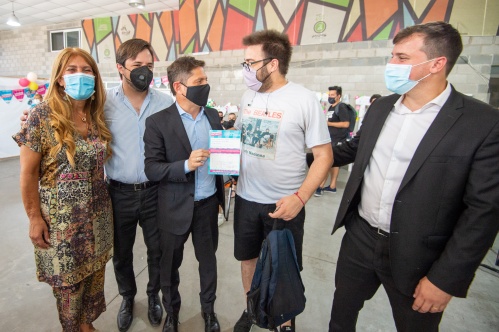"Es muy importante que completemos esquemas de vacunación": el mensaje de Kicillof tras haber dado positivo de Covid