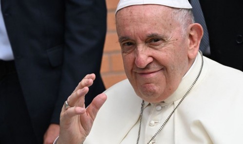El papa Francisco habló sobre la comunidad LGBTQ+ y dijo que "ser homosexual no es delito"
