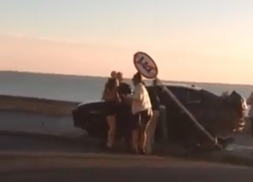 "Está enfermo mal": grabaron al joven que chocó en Mar del Plata, lastimó a una mujer y trató de huir con el auto destruido