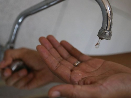 Indignación en La Plata: En 10 y 73 no tienen agua desde hace dos semanas