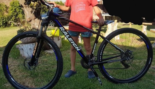 Le robaron una bicicleta en Villa Castells y pide ayuda para recuperarla