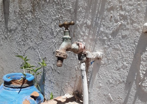 "Somos muchas familias": vecinos de El Rincón denuncian la falta de agua constante