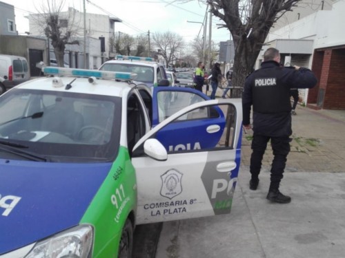 Falsos policías fingieron un allanamiento en La Plata y desvalijaron a dos mujeres