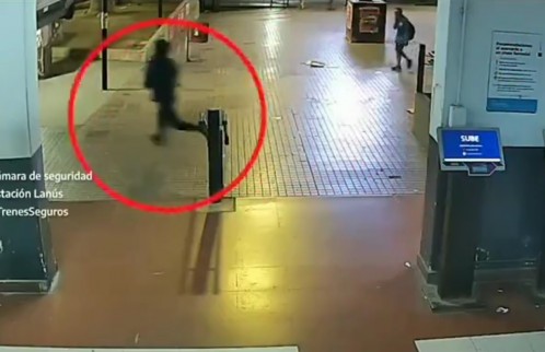 Persecución y tensión en una estación del Tren Roca: el ladrón trató de escapar pero todo había quedado grabado