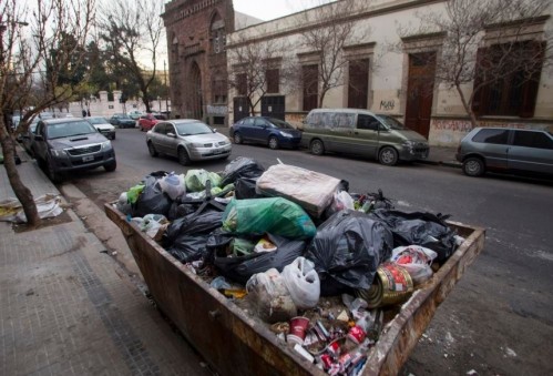 Presupuesto 2023: 24.500 cuadras de La Plata deberán tener recolección de residuos diariamente