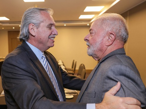 Alberto Fernández viaja a Brasil para pasar año nuevo con Lula Da Silva y esperar por su asunción