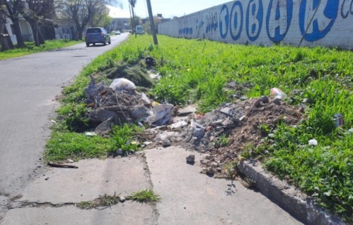 Vecinos de la zona de 27 y 530 reclaman por la falta de recolección de residuos